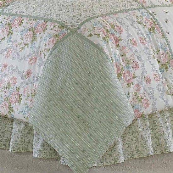 - Queen Comforter Set, Reversible Cotton Bedding with Matching Shams & Bedskirt, Stylish Home Decor for All Seasons (Harper Sage, Queen)