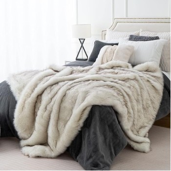 Luxury Ivory White Faux Fur Throw Blanket for Bed, Extra Large Super Soft Fluffy Cozy Fall Thick Warm Fox Fur Throw Blankets for Couch, Bed Reversible to Plush Velvet (60"x80")