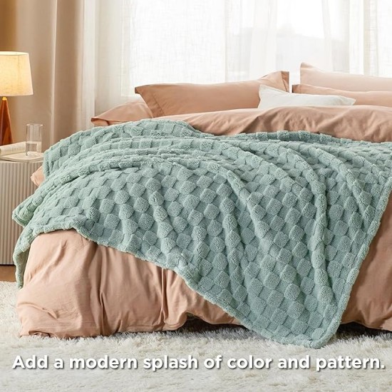 Sage Green Fleece Blanket for Couch - Checkered Throw Blanket for Women, Cute Soft Cozy Blanket for Girls, 50x60 Inches