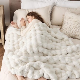 Faux Fur Blanket, White Soft and Fluffy Blanket, Fuzzy Cozy Plush Bubble Blanket for Couch, Sofa and Bed, Thick and Warm Blanket, Christmas Blanket Gift for Women, 50x70 inches