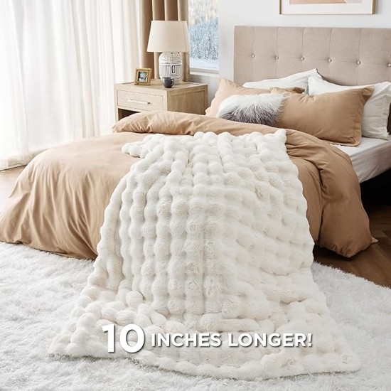 Faux Fur Blanket, White Soft and Fluffy Blanket, Fuzzy Cozy Plush Bubble Blanket for Couch, Sofa and Bed, Thick and Warm Blanket, Christmas Blanket Gift for Women, 50x70 inches