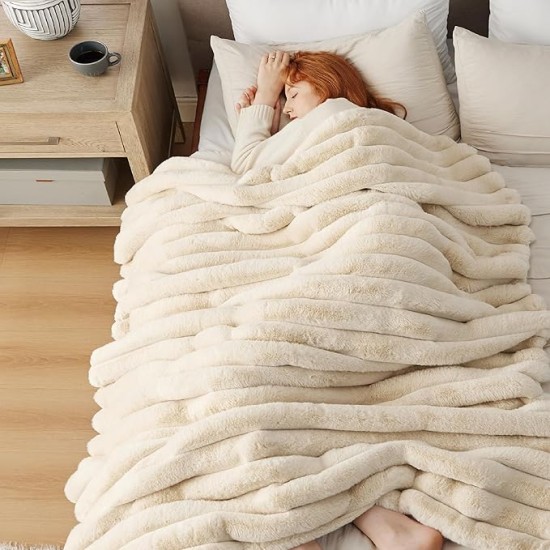 Faux Fur Blanket, Beige Soft and Fluffy Blanket, Fuzzy Cozy Plush Throw Blanket for Couch, Sofa and Bed, Thick and Warm Blanket, Christmas Blanket Gift for Women, 50x70 inches