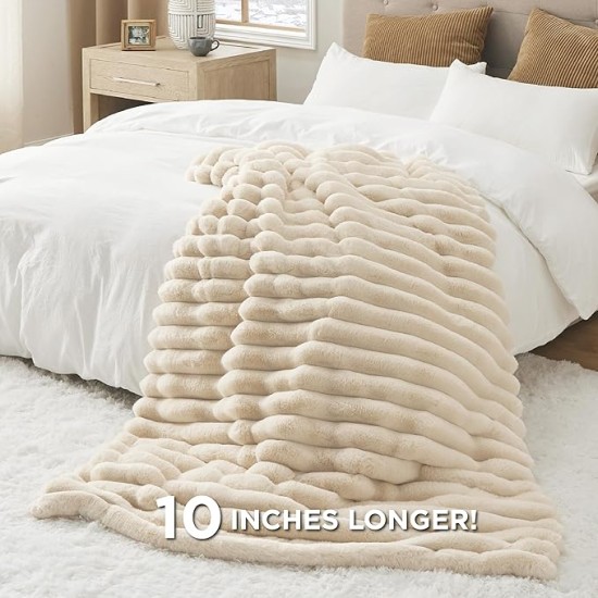 Faux Fur Blanket, Beige Soft and Fluffy Blanket, Fuzzy Cozy Plush Throw Blanket for Couch, Sofa and Bed, Thick and Warm Blanket, Christmas Blanket Gift for Women, 50x70 inches