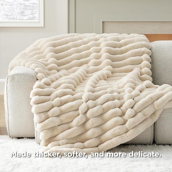 Faux Fur Blanket, Beige Soft and Fluffy Blanket, Fuzzy Cozy Plush Throw Blanket for Couch, Sofa and Bed, Thick and Warm Blanket, Christmas Blanket Gift for Women, 50x70 inches