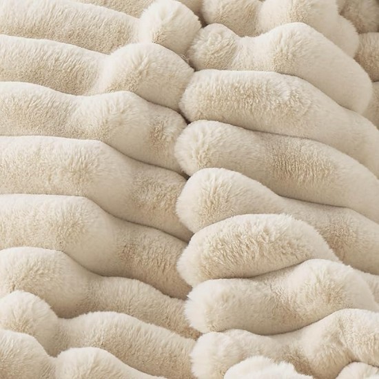 Faux Fur Blanket, Beige Soft and Fluffy Blanket, Fuzzy Cozy Plush Throw Blanket for Couch, Sofa and Bed, Thick and Warm Blanket, Christmas Blanket Gift for Women, 50x70 inches