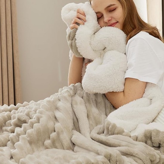 Sherpa Throw Blanket for Couch - Super Soft Cozy Blanket for Bed, Fleece Thick Warm Blanket for Winter, Plush Beige Throw Blanket Gifts for Women, 50x60 Inches