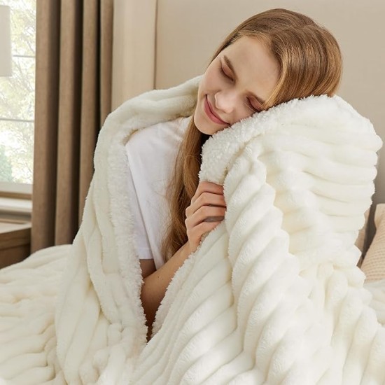 Sherpa Throw Blanket for Couch - Super Soft Cozy Blanket for Bed, Fleece Thick Warm Blanket for Winter, Plush White Throw Blanket Gift for Women, 50x60 Inches