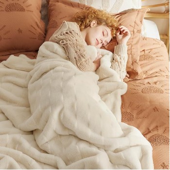 Fuzzy Fluffy Faux Fur Throw Blanket for Couch, Cozy Plush Thick Warm Rabbit Faux Fur Blanket for Winter, Luxurious Soft Blanket Gifts for Girls, Women, Ivory, 50x60