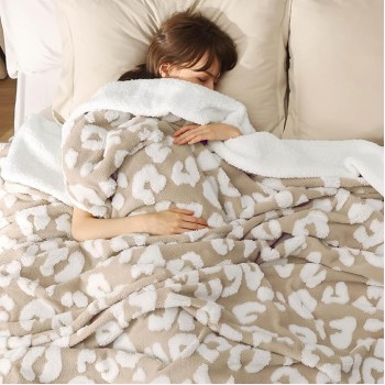 Thick and Warm Sherpa Blanket Queen Size for Winter, Cheetah Print Queen Blanket for Bed, Fuzzy Plush Cute Leopard Print Blanket for Women, Beige, 90x90 Inches