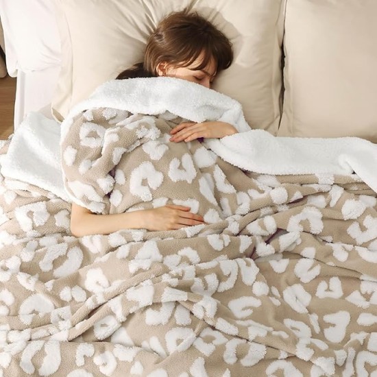 Thick and Warm Sherpa Blanket Queen Size for Winter, Cheetah Print Queen Blanket for Bed, Fuzzy Plush Cute Leopard Print Blanket for Women, Beige, 90x90 Inches