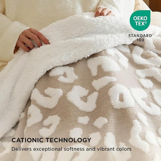 Thick and Warm Sherpa Blanket Queen Size for Winter, Cheetah Print Queen Blanket for Bed, Fuzzy Plush Cute Leopard Print Blanket for Women, Beige, 90x90 Inches