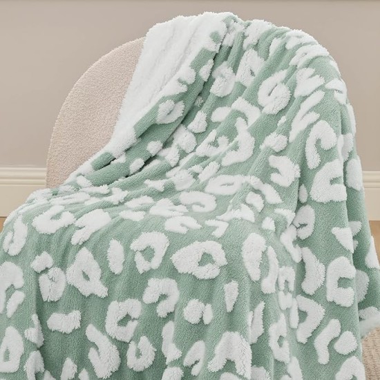 Thick and Warm Sherpa Blanket for Winter, Cheetah Print Throw Blanket for Couch, Fuzzy Plush Cute Leopard Print Blanket for Women, Sage Green, 50x60 Inches