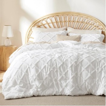 Boho Comforter Set Queen - White Tufted Bedding Comforter Set, 3 Pieces Farmhouse Shabby Chic Embroidery Bed Set, Soft Fluffy Geometric Pattern Comforter for All Seasons