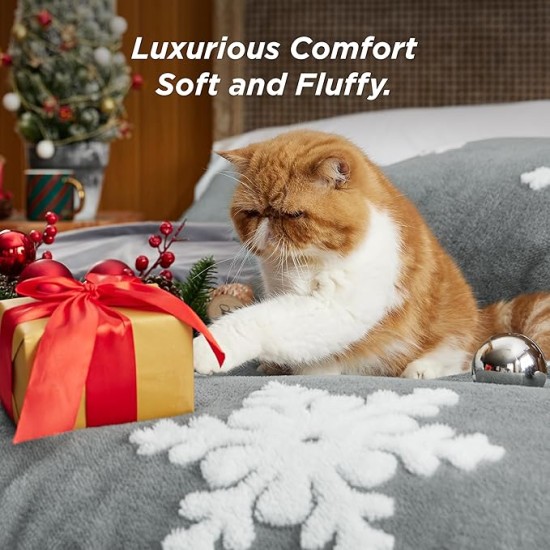 Fluffy Christmas Comforter Set Queen - Christmas Bedding Comforter Set with White Snowflake, Warm Fleece Bed Sets for Winter, 3 Pieces, 1 Soft Plush Shaggy Comforter with 2 Pillowcases